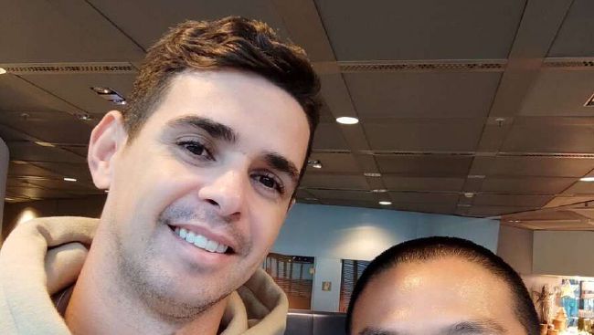 除前段时间被误传的“被打”一事之外,他还曾在片场因未听懂导演的指挥而出了差错,勒伤“大胸民女”赵铭。